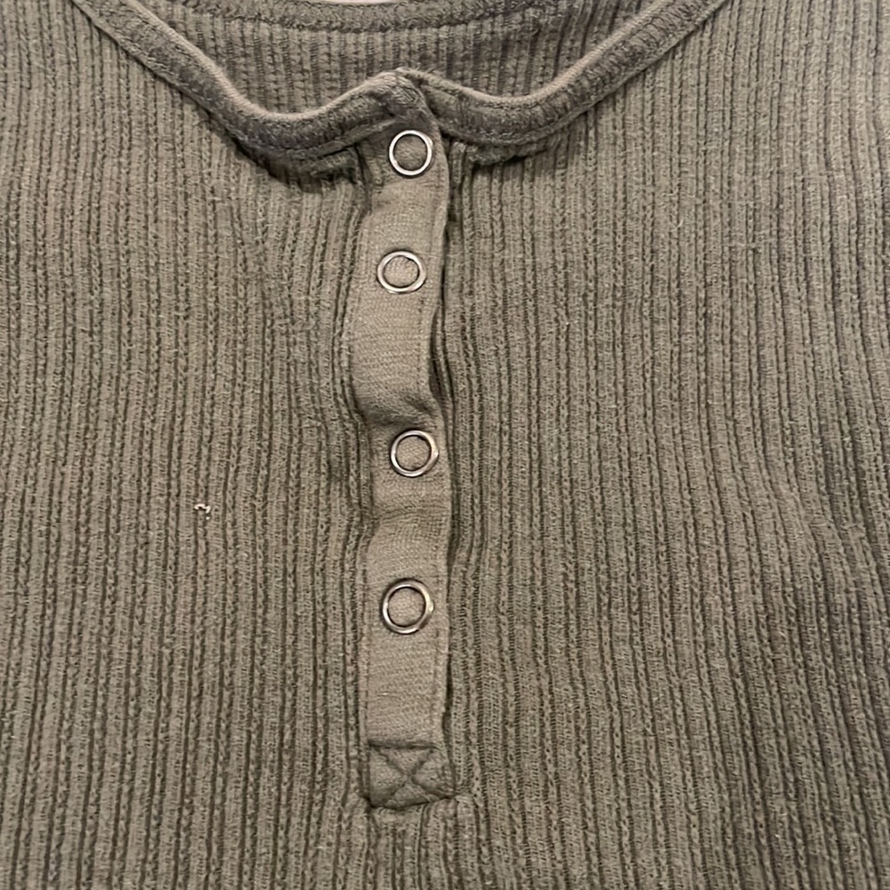 SOLD Green Cropped Tank Top - Picture 3 of 4